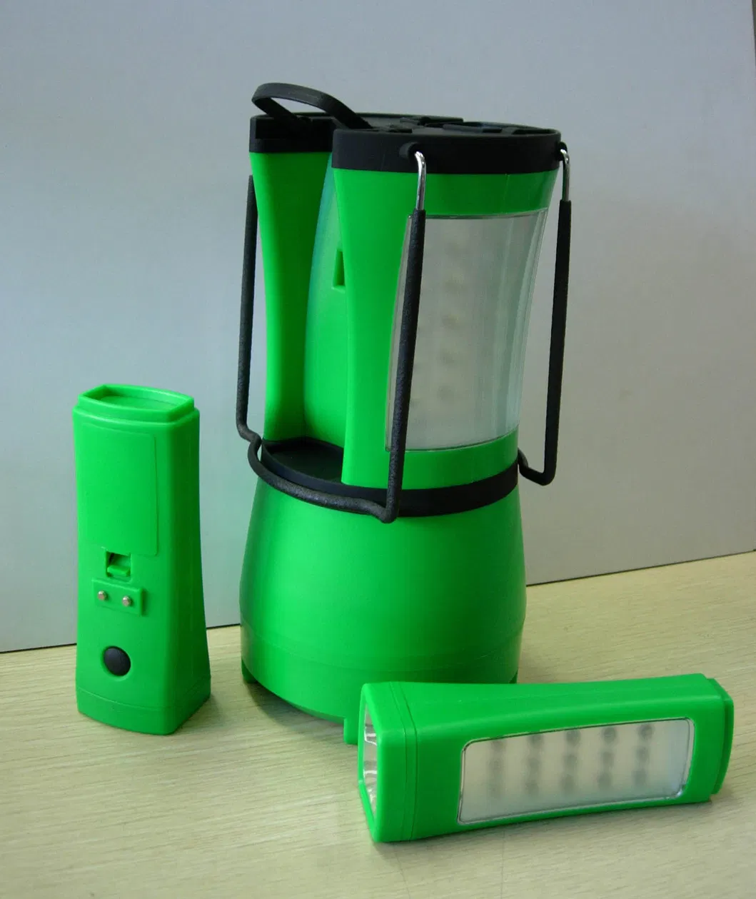 D-Batteries-and-AAA-Batteries-LED-Camping-Light-LED-Camping-Light-with-Torch