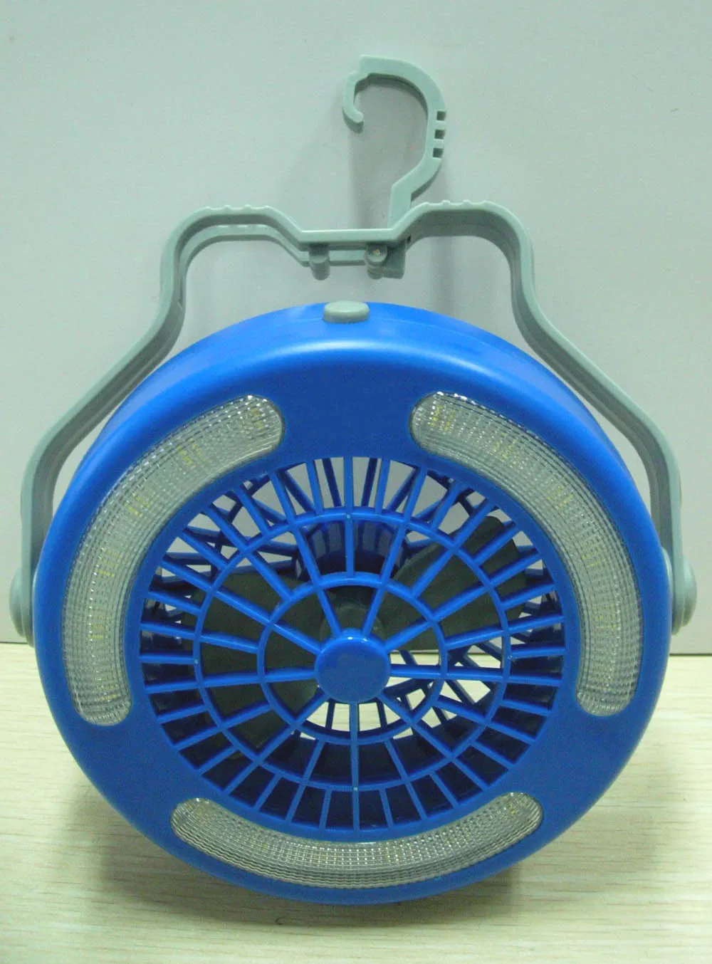 Portable Wind Fan Light with Dry Battery for Camping